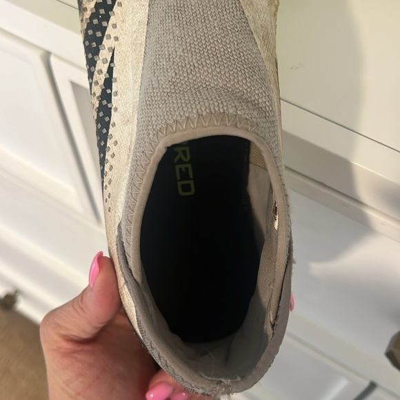 Predator Soccer Cleats - Picture 2 of 4